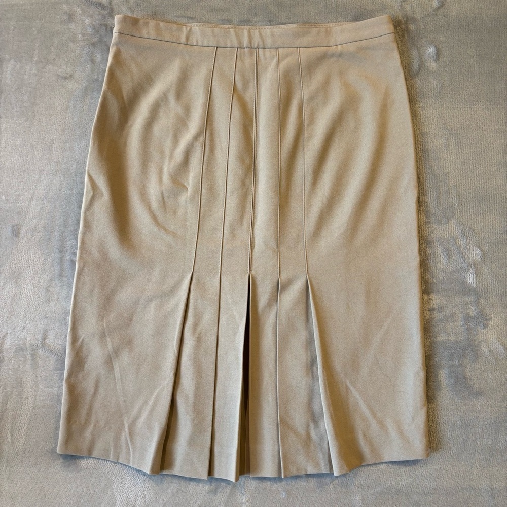 Moda Victoria’s Secret Catalog Tan Skirt w pleats in back Sz 6 Office Career